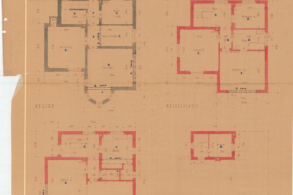 Scan der originalen Pläne, die die Grundrisse der vier Geschosse des Hauses darstellen.